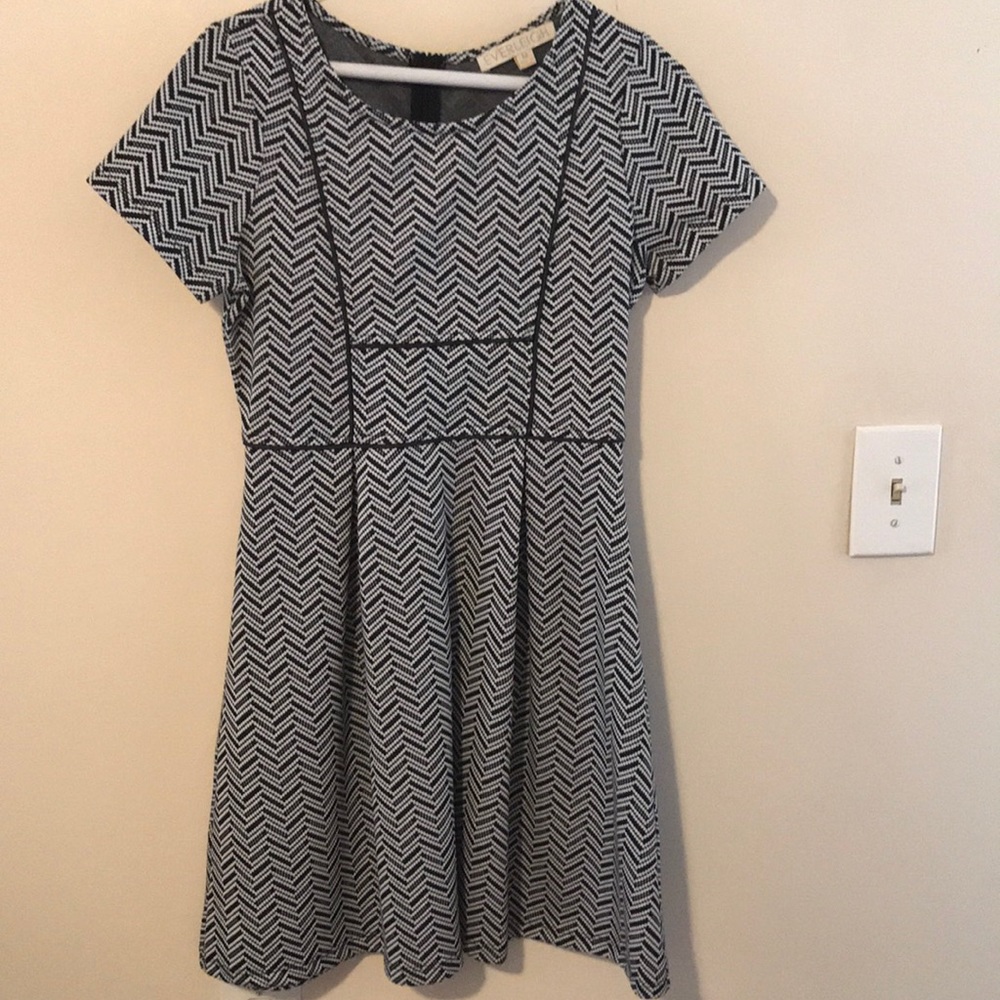 Black and white printed  Everleigh dress medium